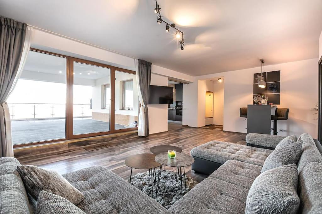 Modern Apartment With City-View Near Poiana Brasov Exterior photo