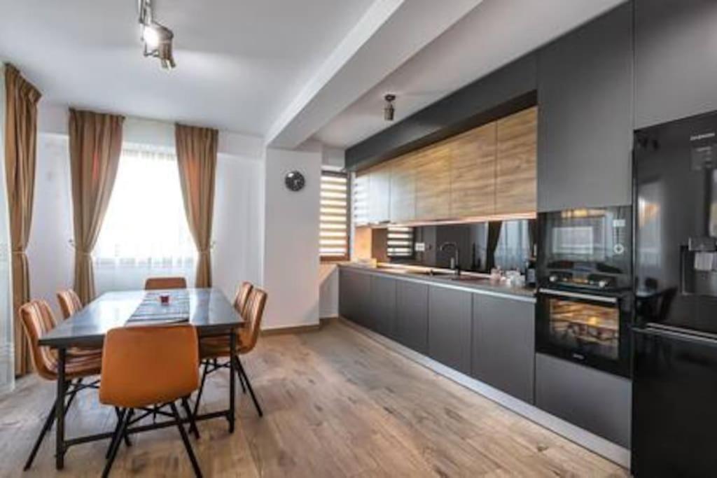 Modern Apartment With City-View Near Poiana Brasov Exterior photo