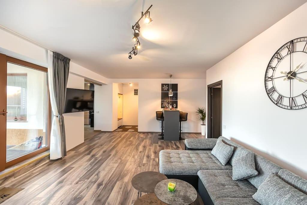 Modern Apartment With City-View Near Poiana Brasov Exterior photo